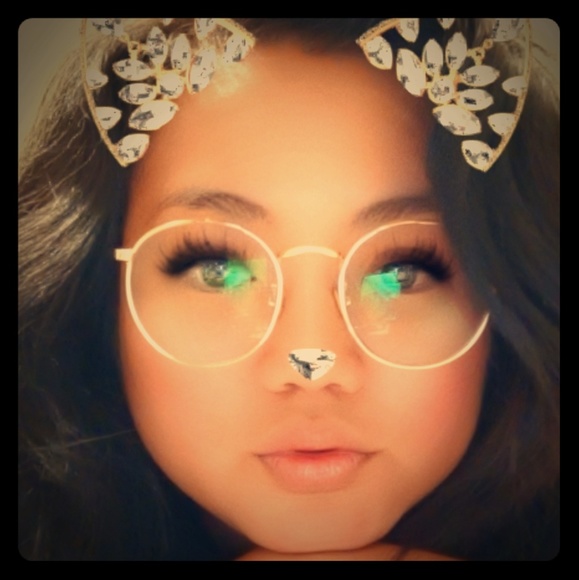 Meet your Posher, Helena - Picture 1 of 1